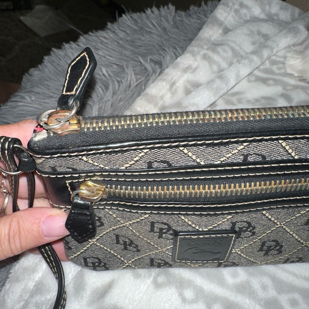 Dooney And Burke Multi Function Around Wristlet - image 5